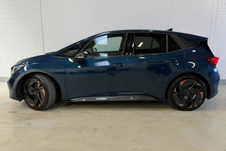 Blå Cupra Born fra 2023