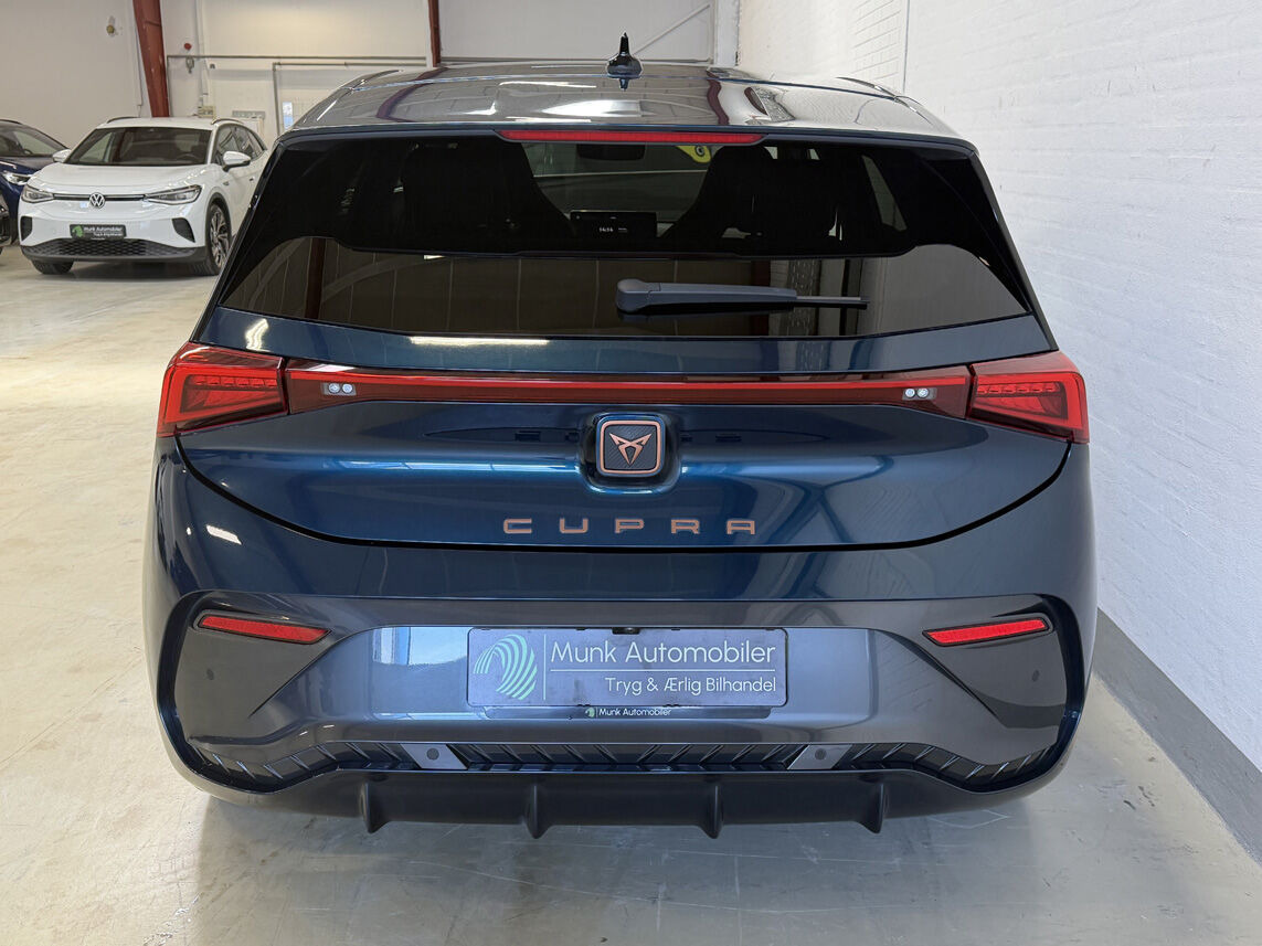 Blå Cupra Born fra 2023