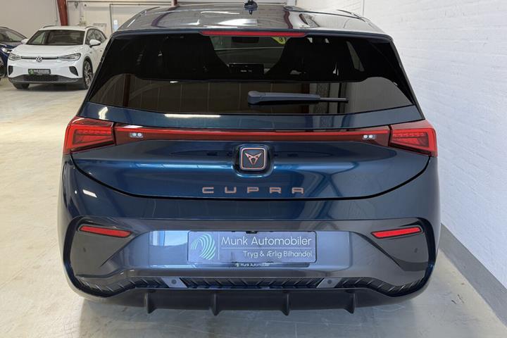 Blå Cupra Born fra 2023