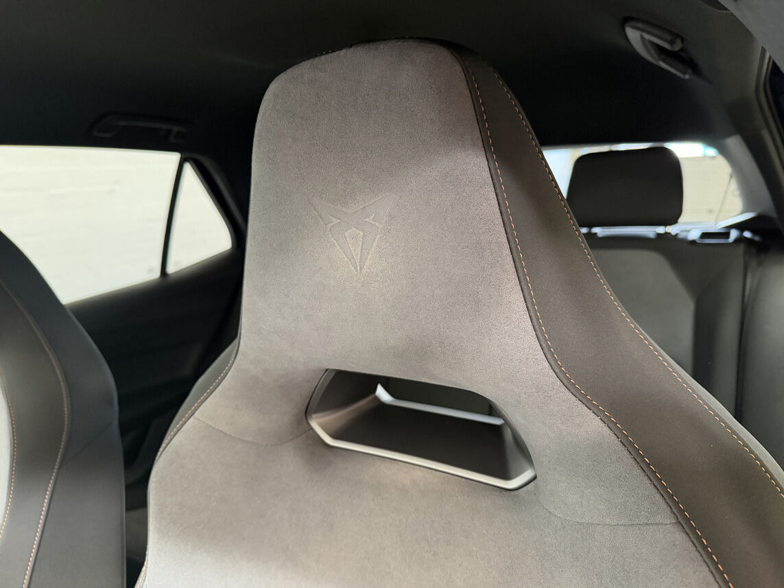 Blå Cupra Born fra 2023