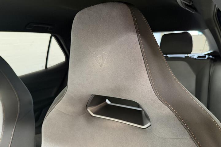 Blå Cupra Born fra 2023