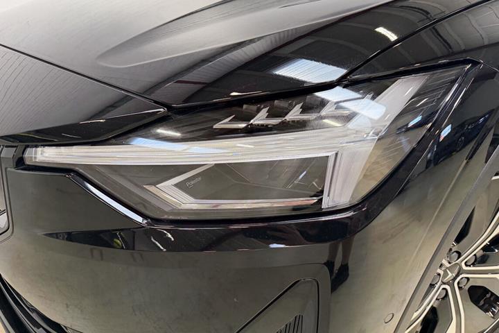 Sort Polestar 2 fra 2024