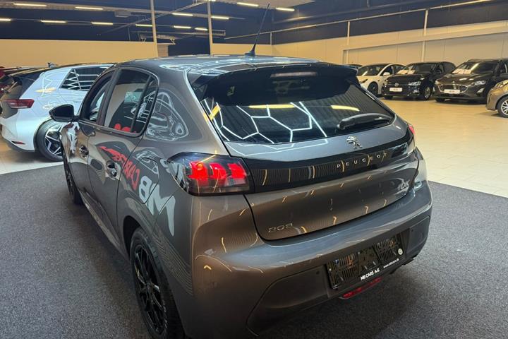 Grå Peugeot 208 fra 2021