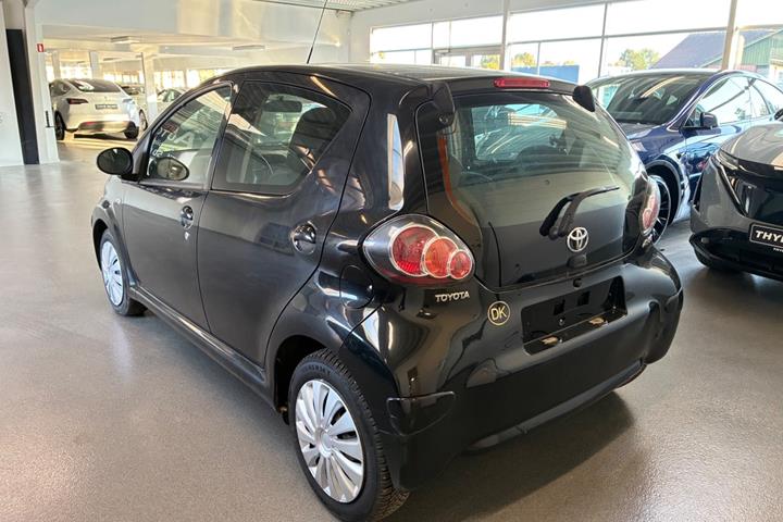 Sort Toyota Aygo fra 2011