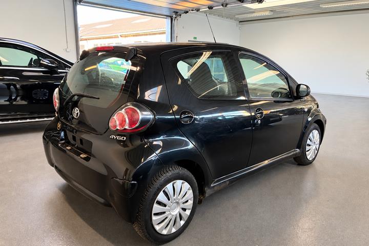Sort Toyota Aygo fra 2011