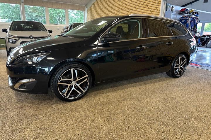 Sort Peugeot 308 fra 2016