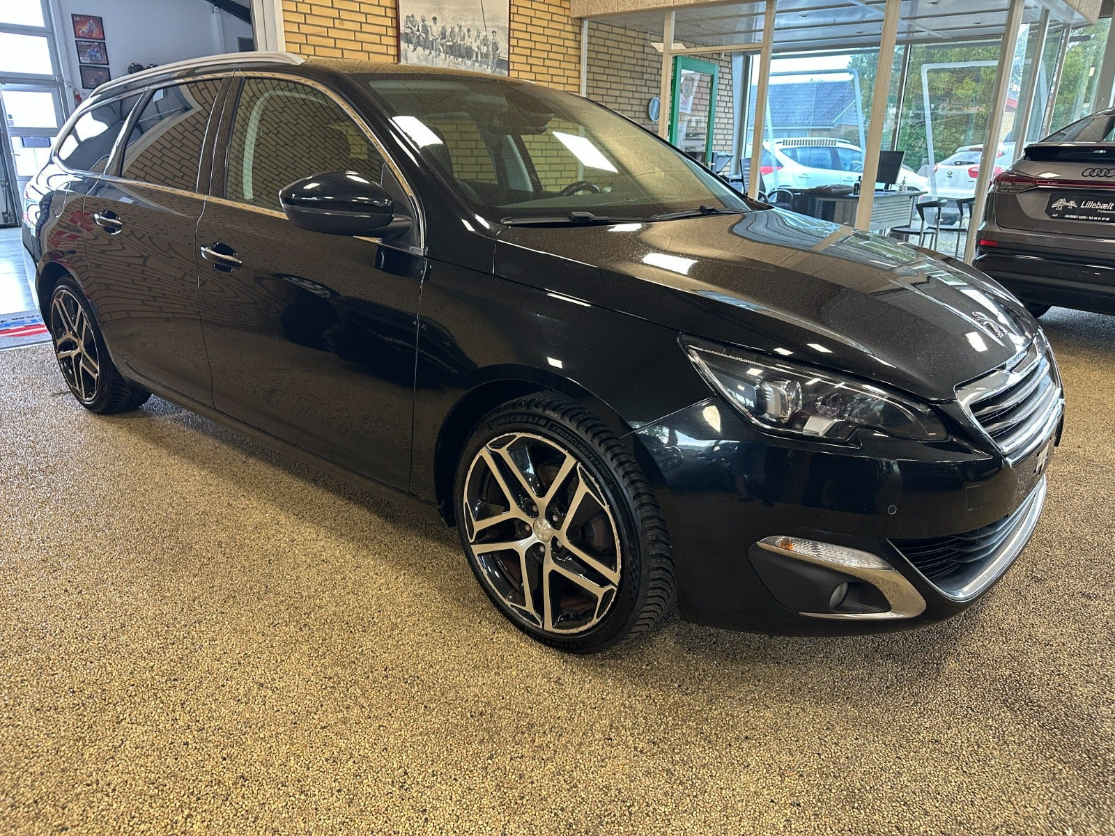 Sort Peugeot 308 fra 2016
