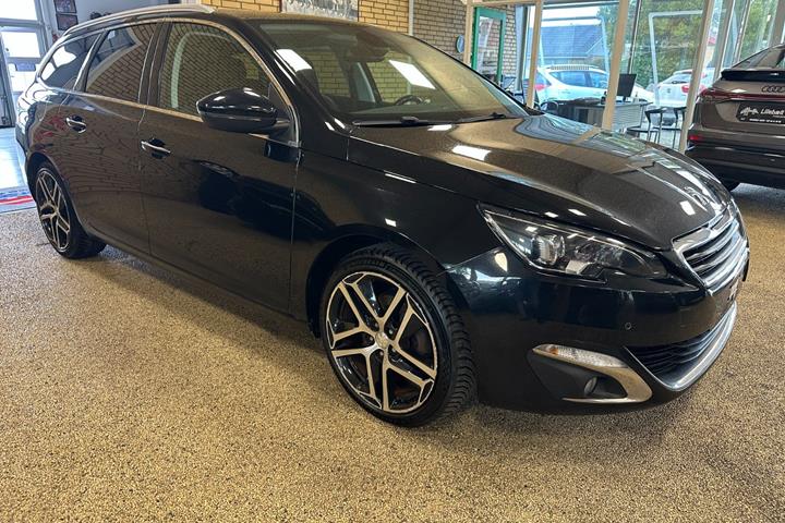 Sort Peugeot 308 fra 2016