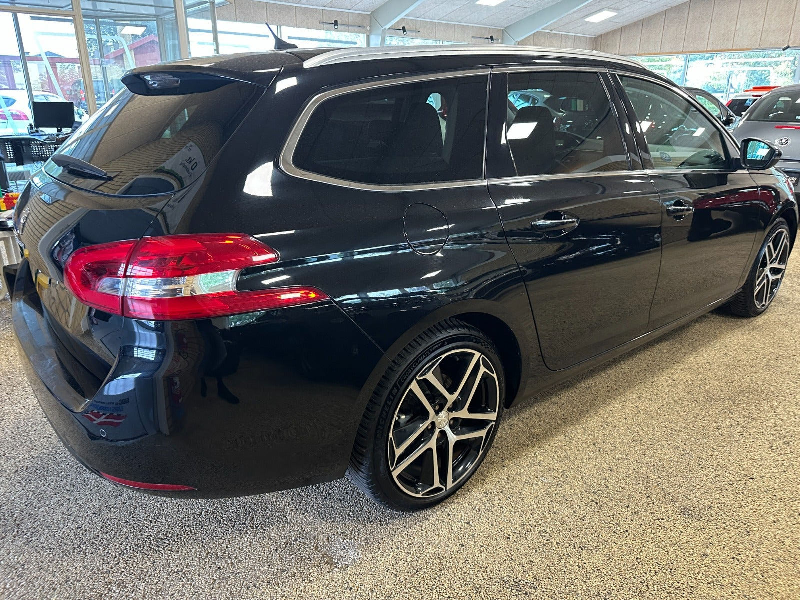 Sort Peugeot 308 fra 2016
