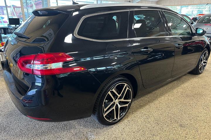Sort Peugeot 308 fra 2016