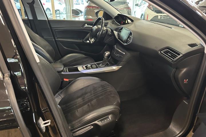 Sort Peugeot 308 fra 2016
