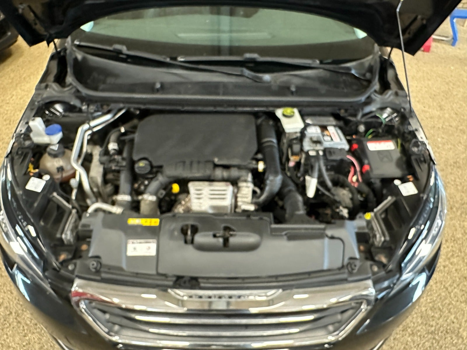 Sort Peugeot 308 fra 2016