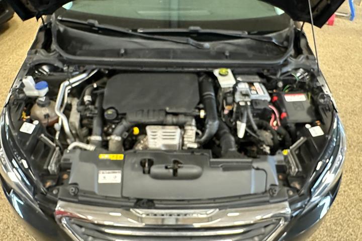 Sort Peugeot 308 fra 2016