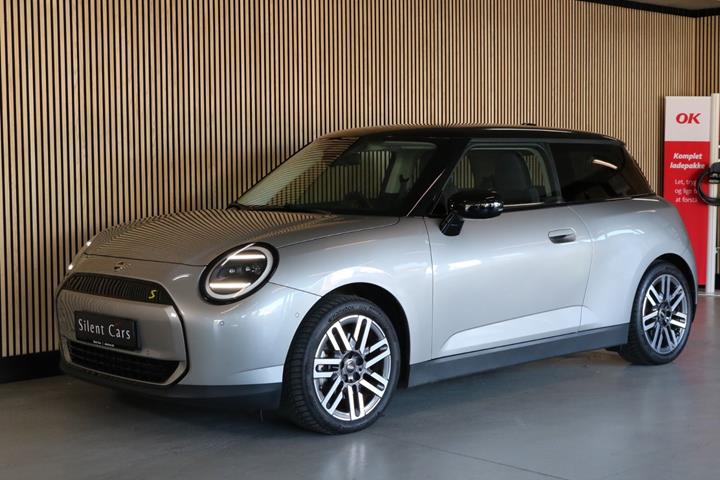 Sølv Mini Cooper SE fra 2024