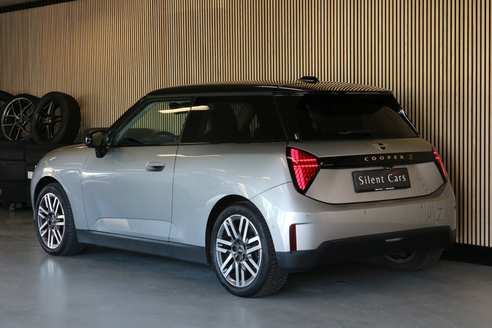 Sølv Mini Cooper SE fra 2024