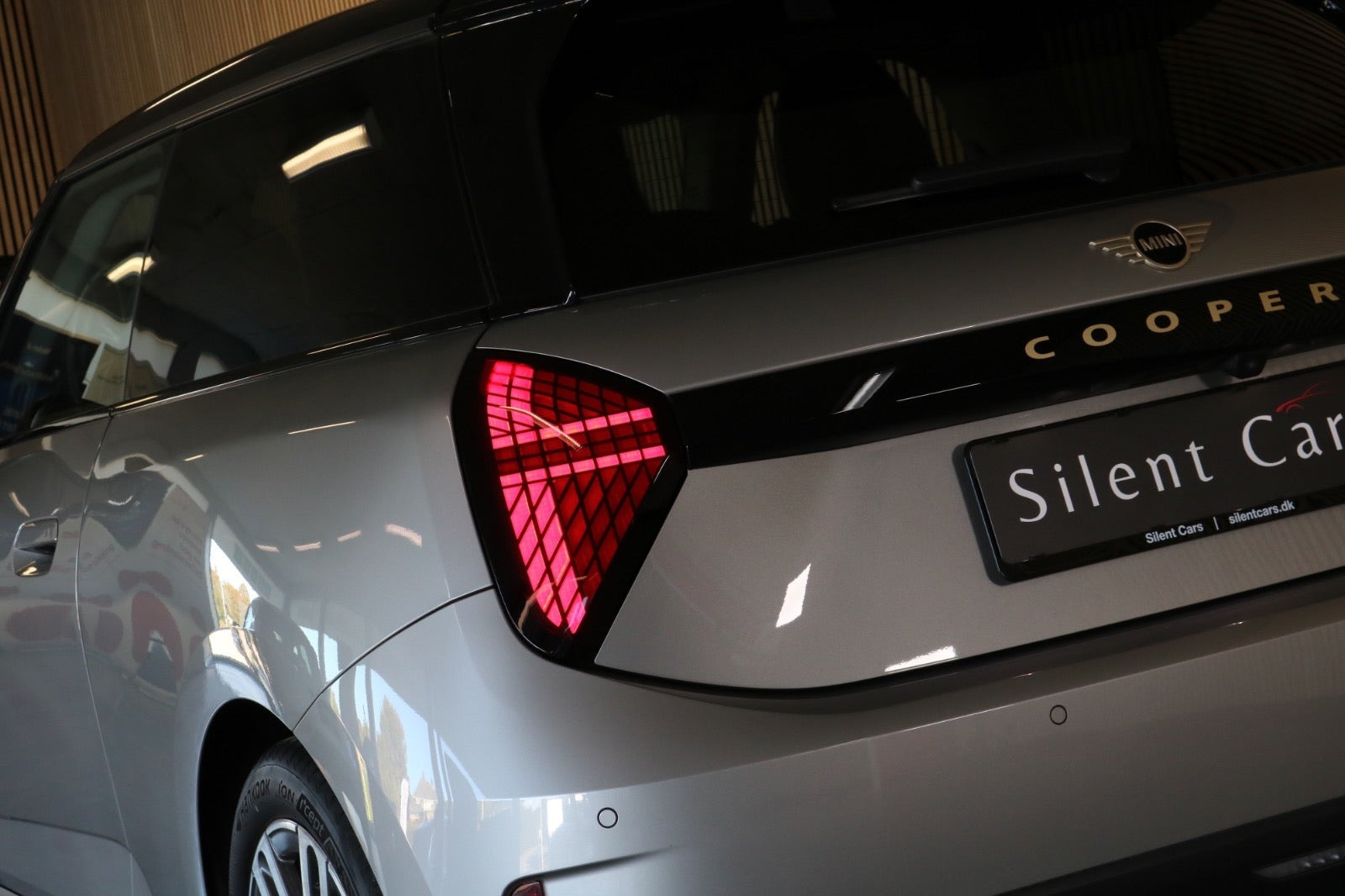 Sølv Mini Cooper SE fra 2024