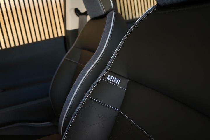 Sølv Mini Cooper SE fra 2024