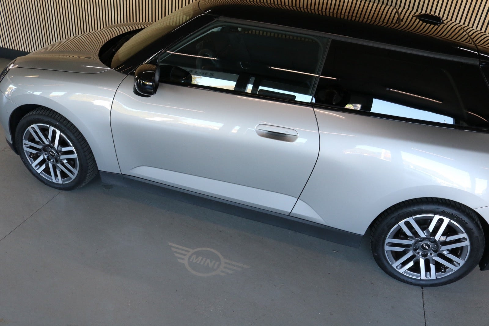 Sølv Mini Cooper SE fra 2024