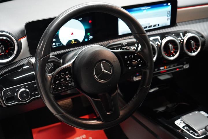 Sølv Mercedes A180 d fra 2018
