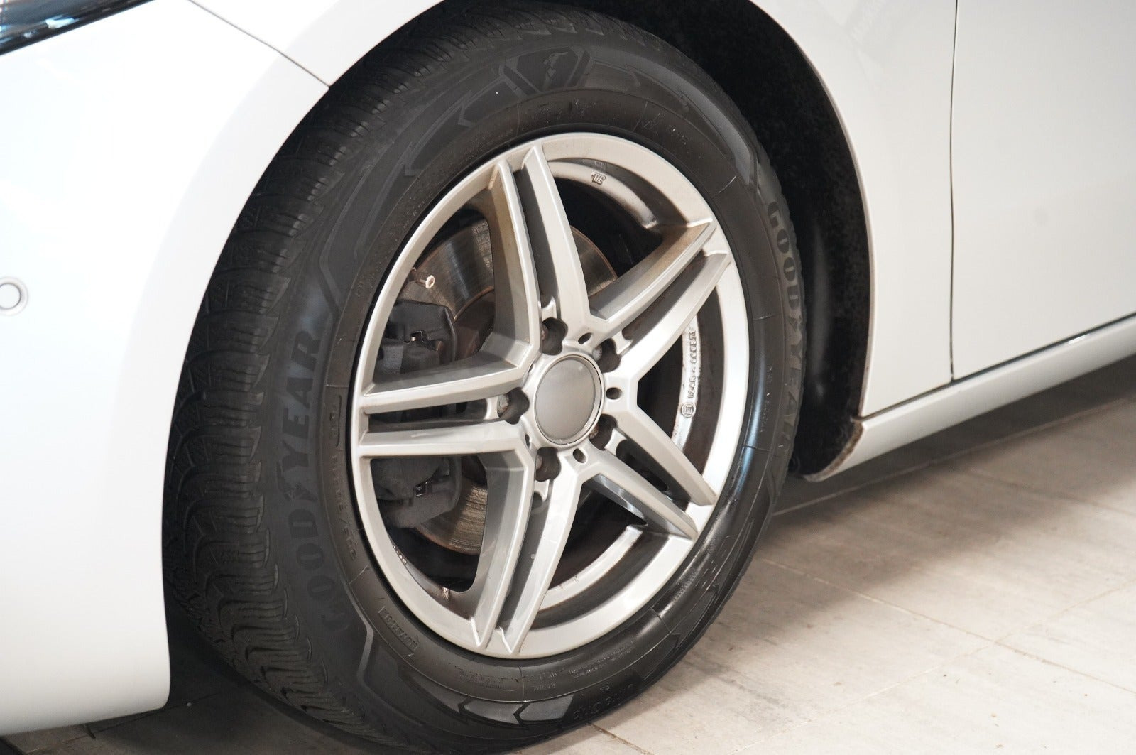 Sølv Mercedes A180 d fra 2018