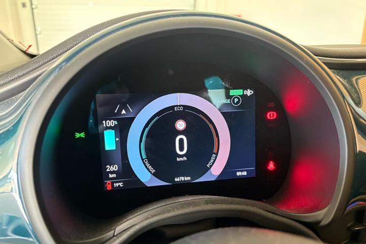 Blå Fiat 500e fra 2022