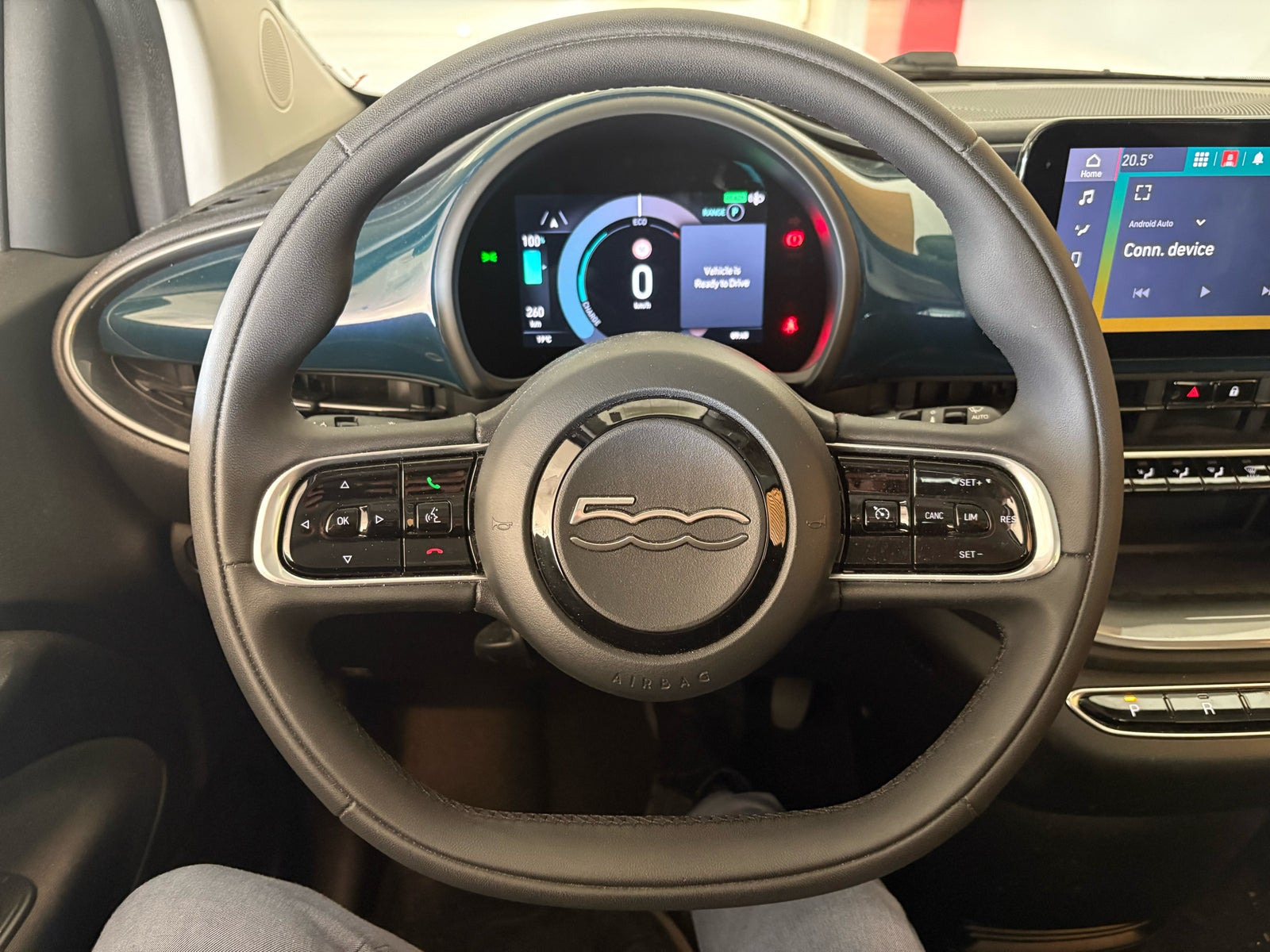 Blå Fiat 500e fra 2022