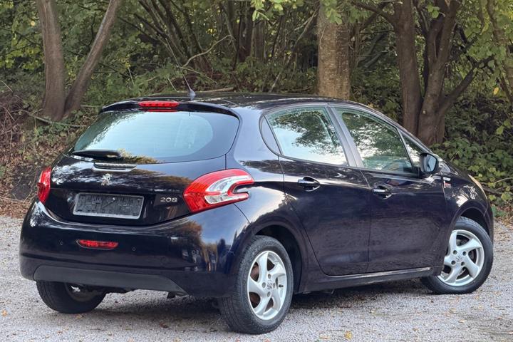 undefined Peugeot 208 fra 2012