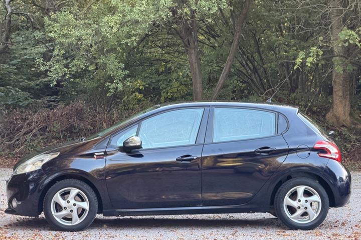 undefined Peugeot 208 fra 2012