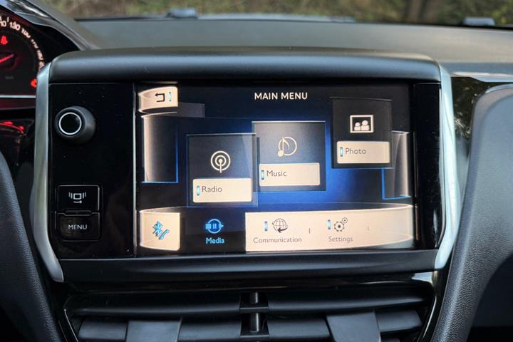 undefined Peugeot 208 fra 2012