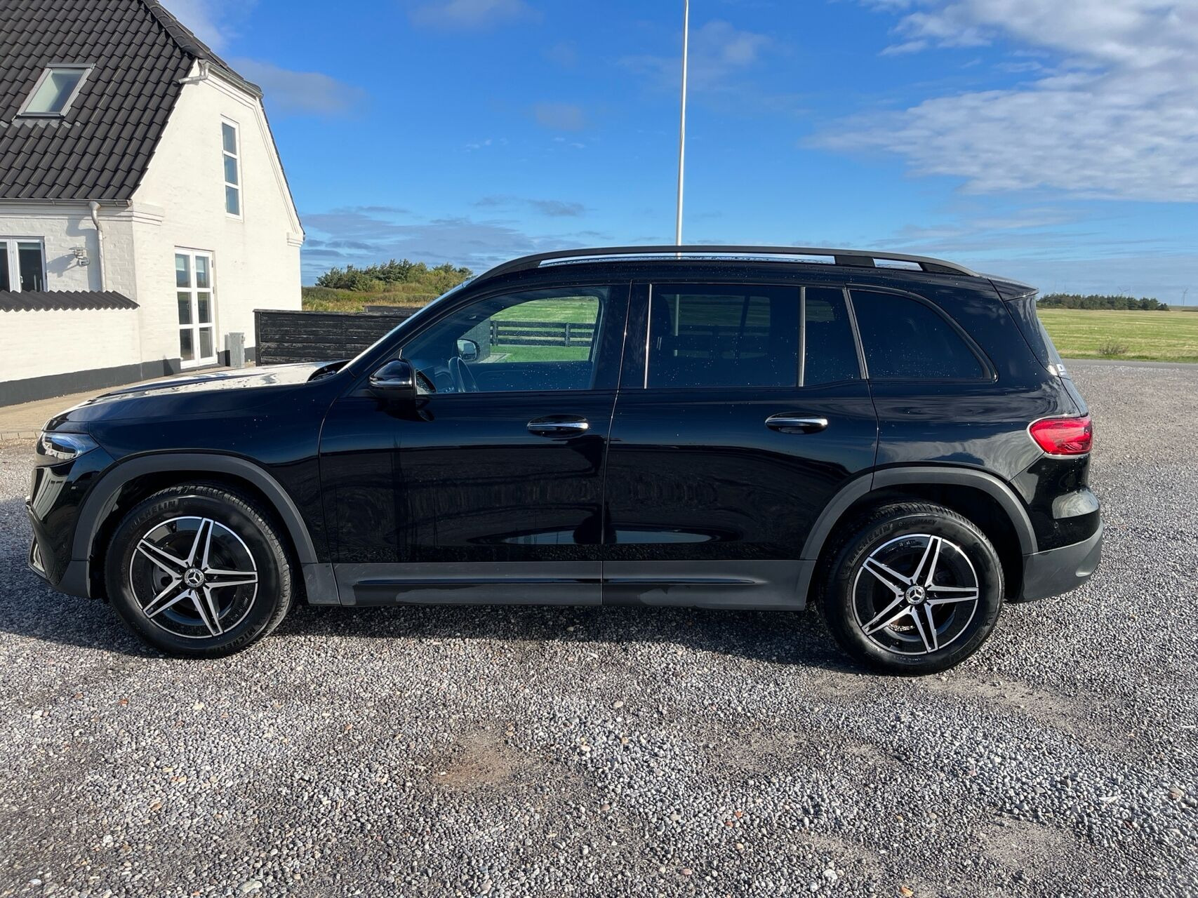 Sort Mercedes EQB250+ fra 2024