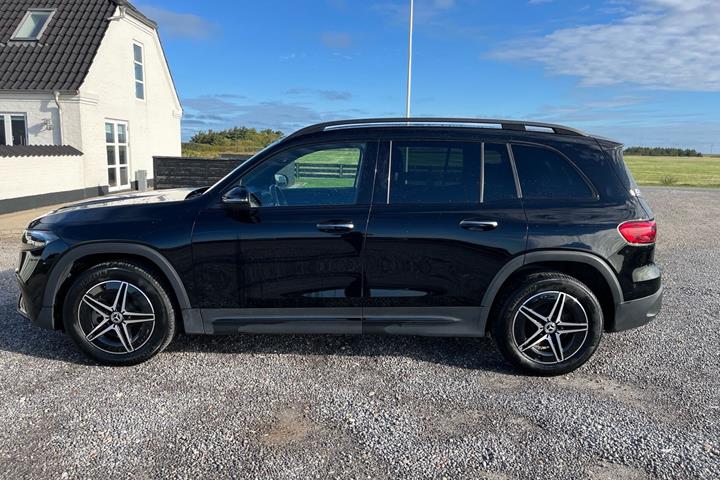 Sort Mercedes EQB250+ fra 2024