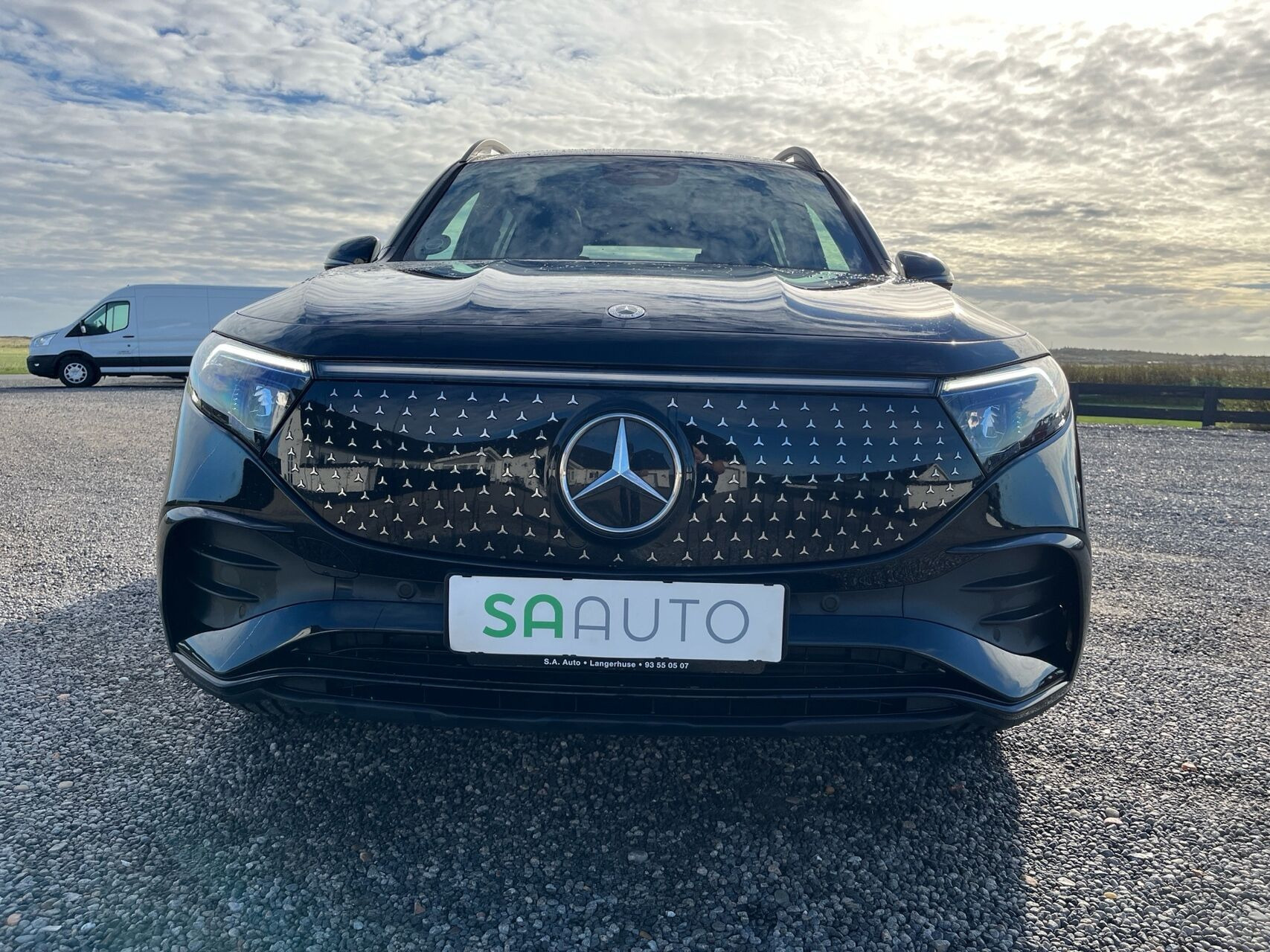 Sort Mercedes EQB250+ fra 2024
