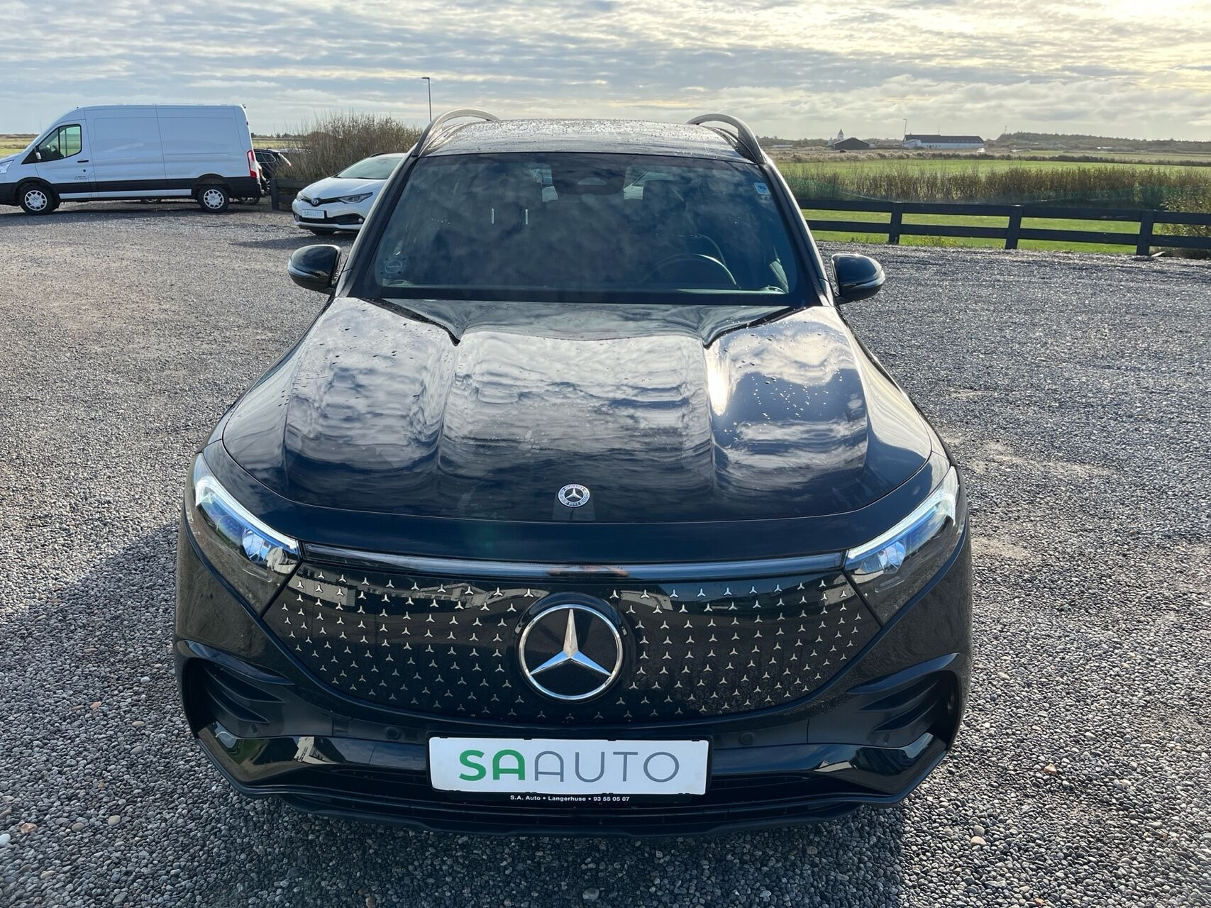 Sort Mercedes EQB250+ fra 2024