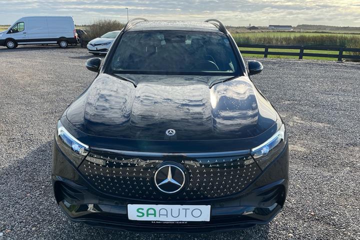 Sort Mercedes EQB250+ fra 2024