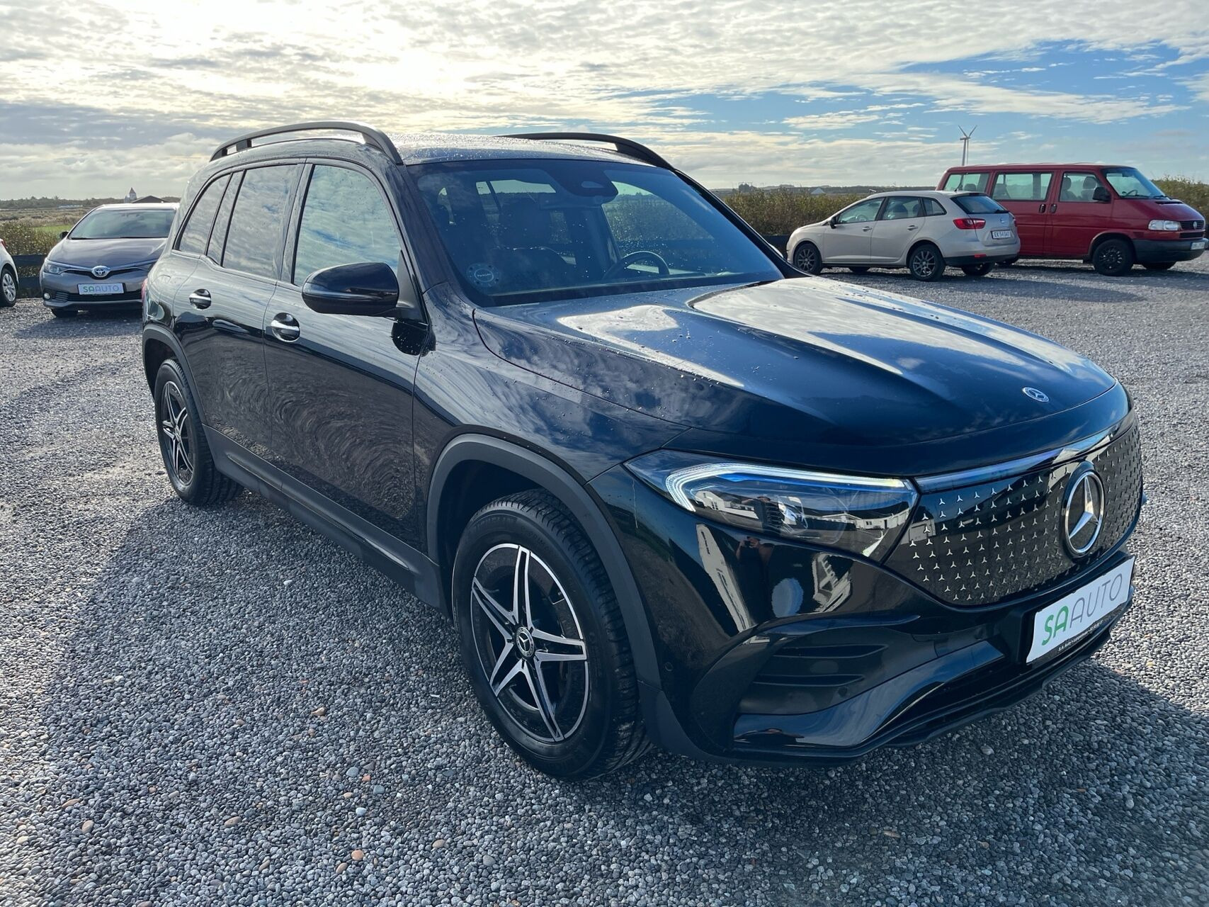 Sort Mercedes EQB250+ fra 2024