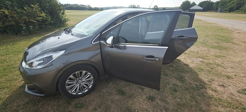 undefined Peugeot 208 fra 2018