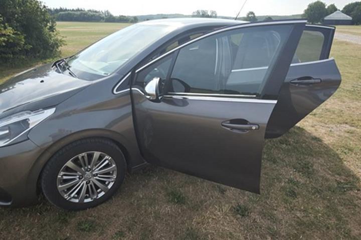 undefined Peugeot 208 fra 2018