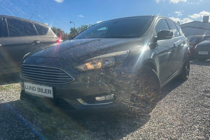 Grå Ford Focus fra 2016