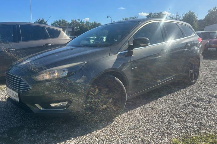 Grå Ford Focus fra 2016
