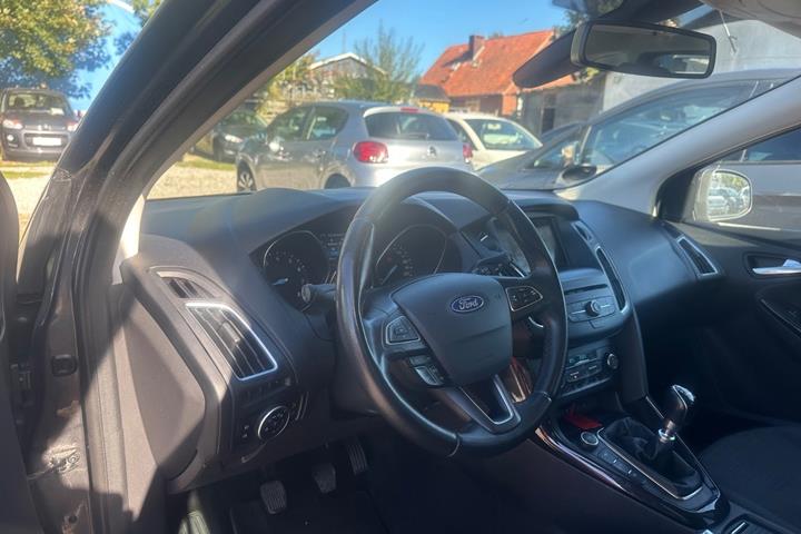 Grå Ford Focus fra 2016