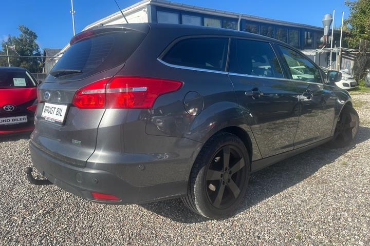 Grå Ford Focus fra 2016