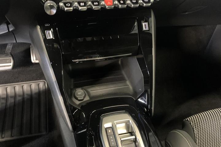 Grå Peugeot e-2008 fra 2024