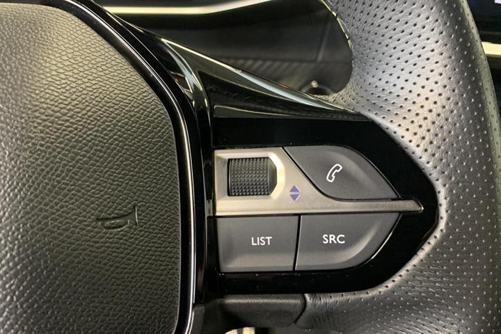 Grå Peugeot e-2008 fra 2024