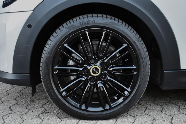 Hvid Mini Cooper SE fra 2022