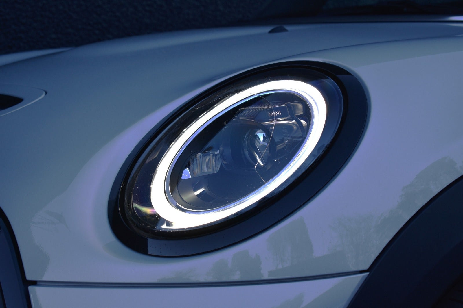 Hvid Mini Cooper SE fra 2022