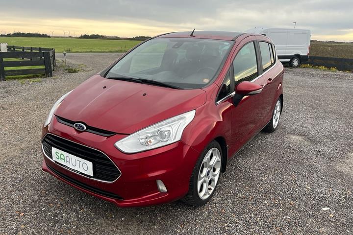 Rød Ford B-MAX fra 2017