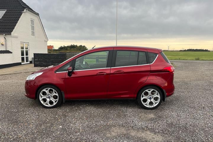 Rød Ford B-MAX fra 2017