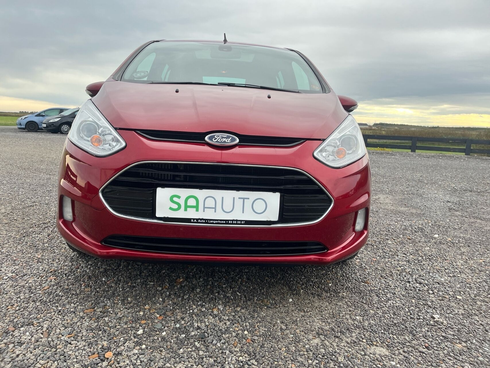 Rød Ford B-MAX fra 2017