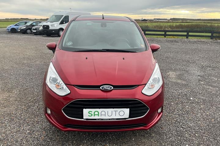 Rød Ford B-MAX fra 2017