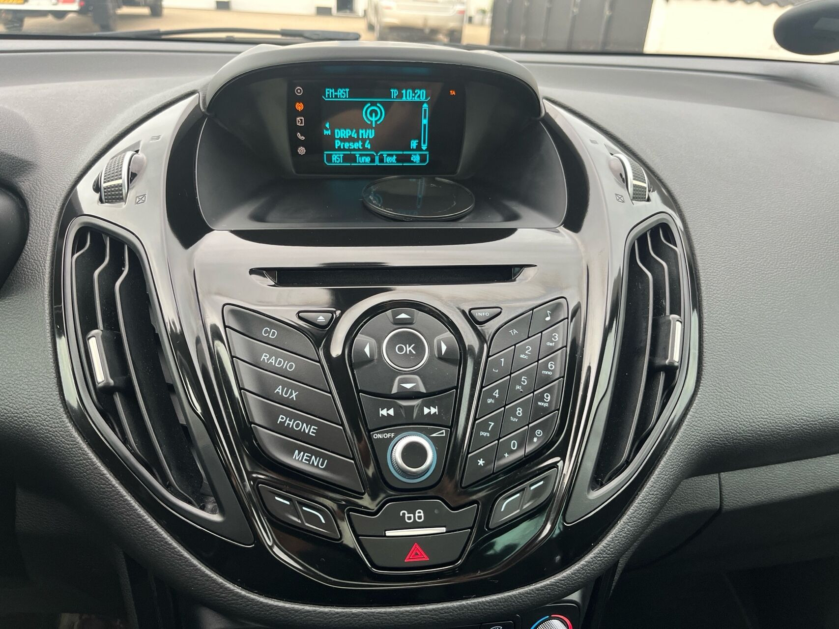 Rød Ford B-MAX fra 2017